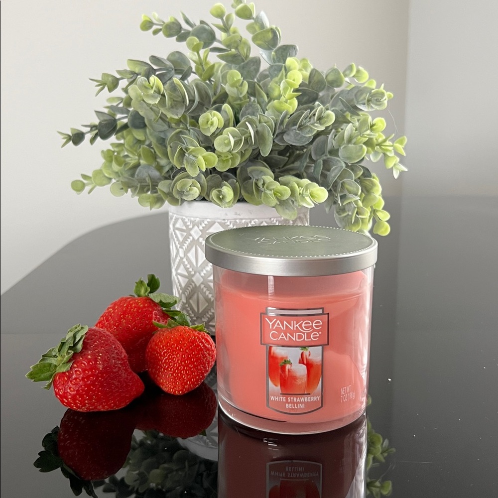 Yankee Candle White Strawberry Bellini Single Wick Candle 7oz